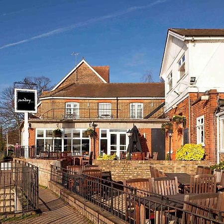 Hotel Sunday London Staines-Upon-Thames Heathrow T5 Exteriér fotografie