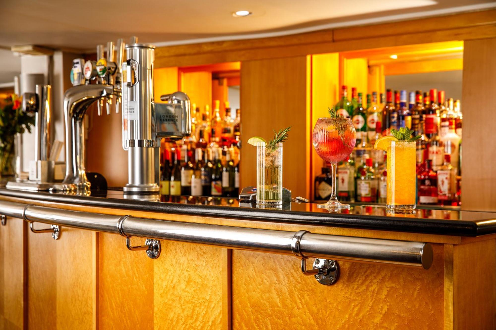 Hotel Sunday London Staines-Upon-Thames Heathrow T5 Exteriér fotografie