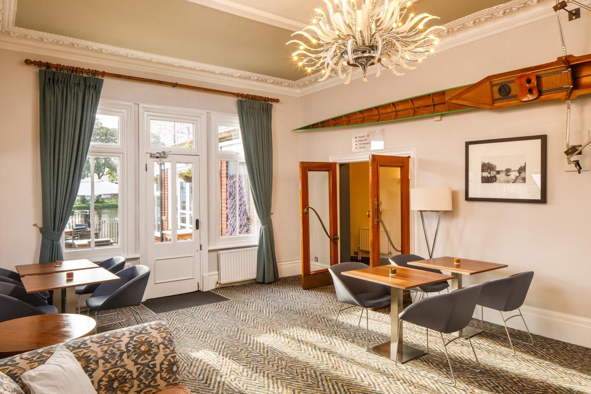 Hotel Sunday London Staines-Upon-Thames Heathrow T5 Exteriér fotografie