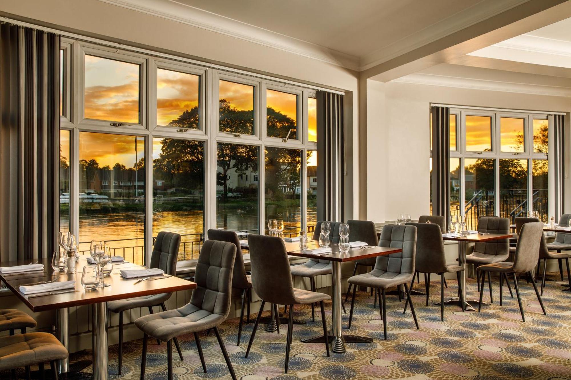 Hotel Sunday London Staines-Upon-Thames Heathrow T5 Exteriér fotografie
