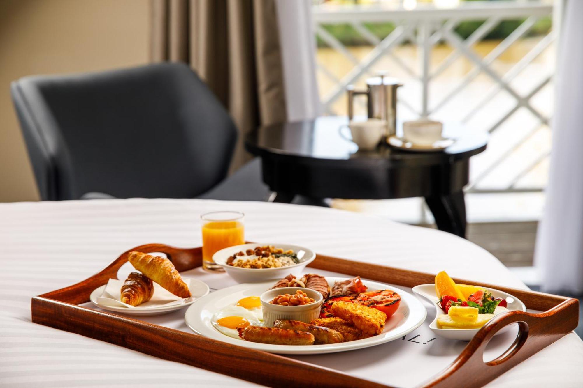 Hotel Sunday London Staines-Upon-Thames Heathrow T5 Exteriér fotografie