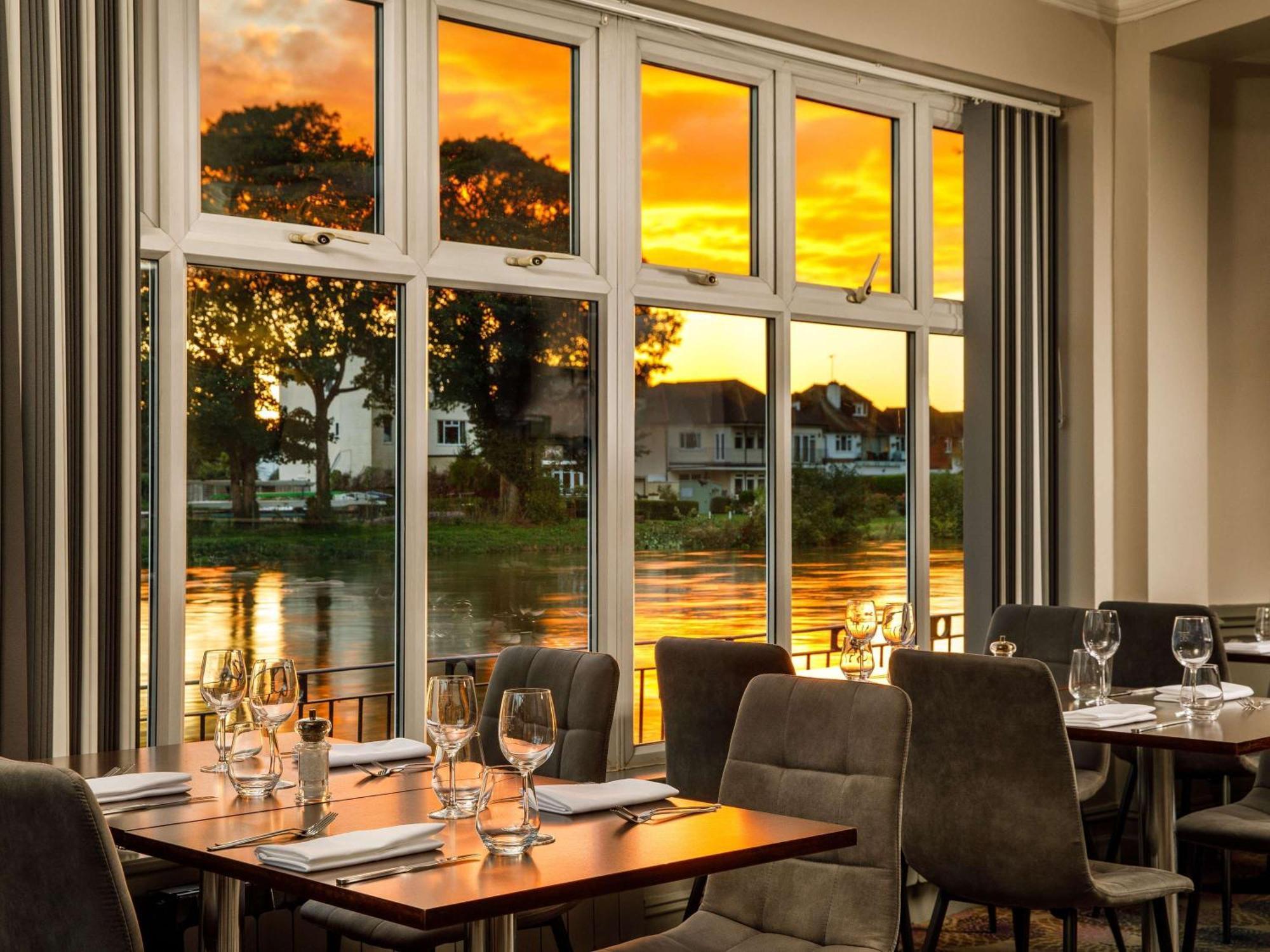 Hotel Sunday London Staines-Upon-Thames Heathrow T5 Exteriér fotografie