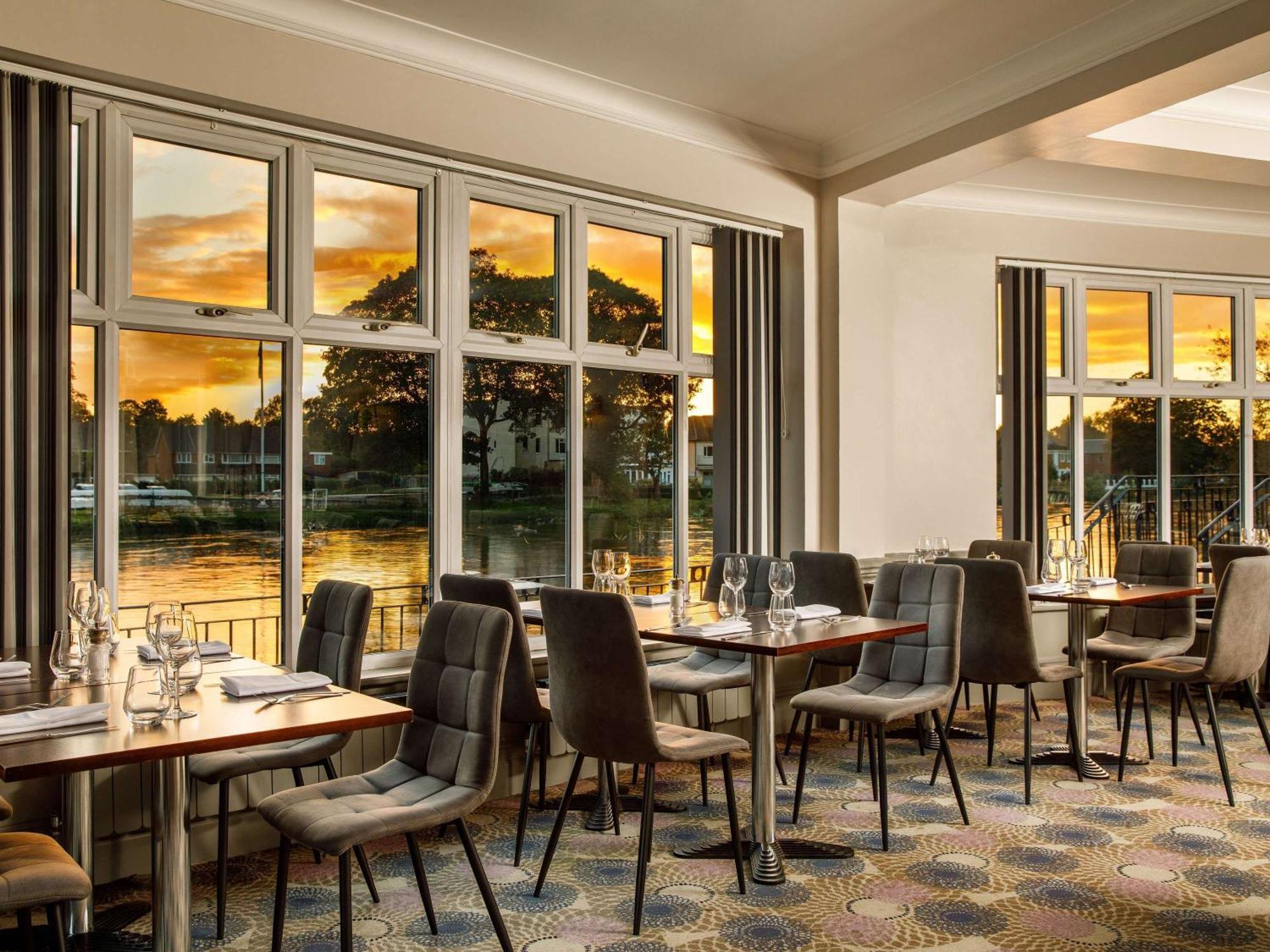 Hotel Sunday London Staines-Upon-Thames Heathrow T5 Exteriér fotografie