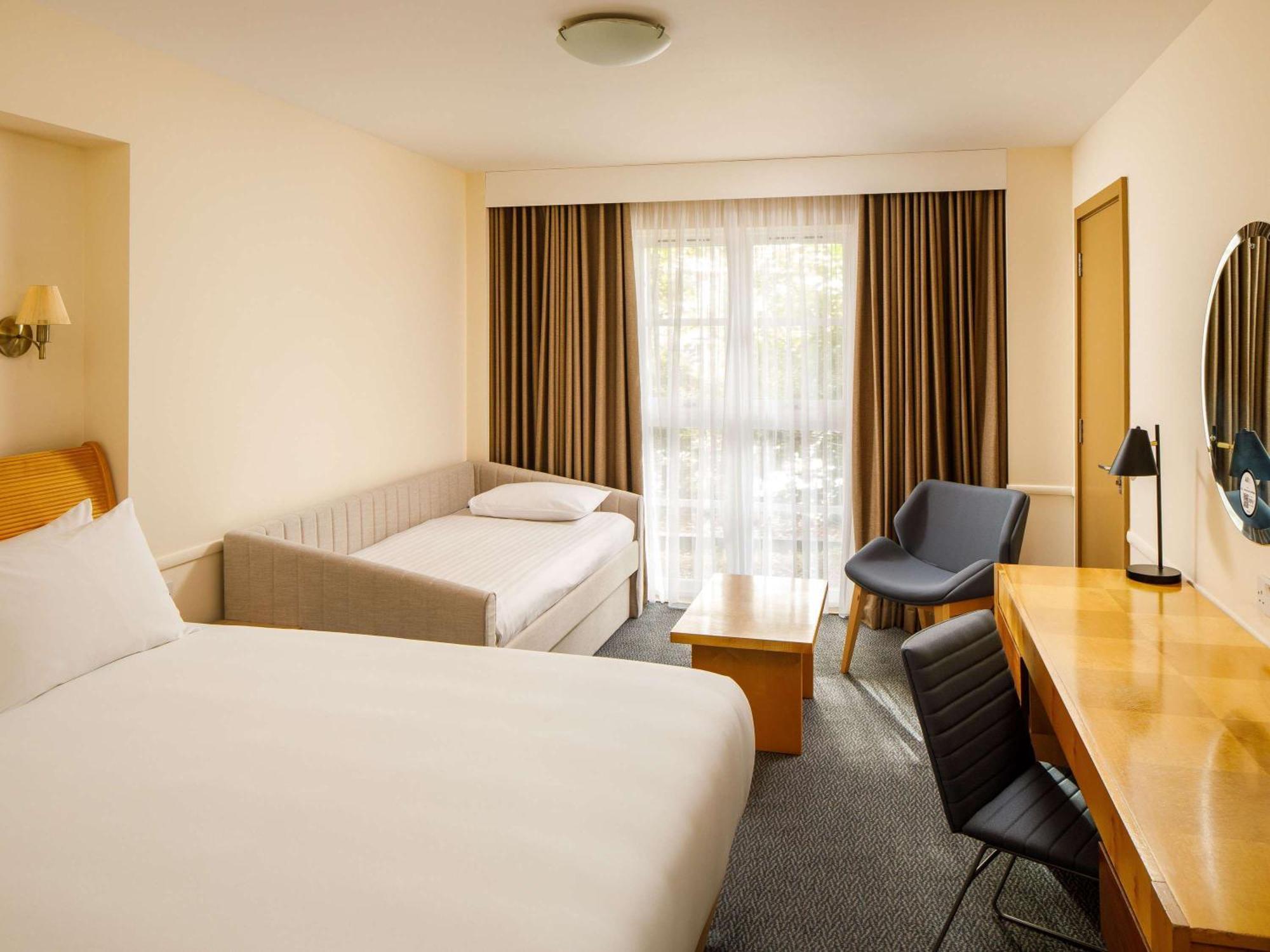 Hotel Sunday London Staines-Upon-Thames Heathrow T5 Exteriér fotografie