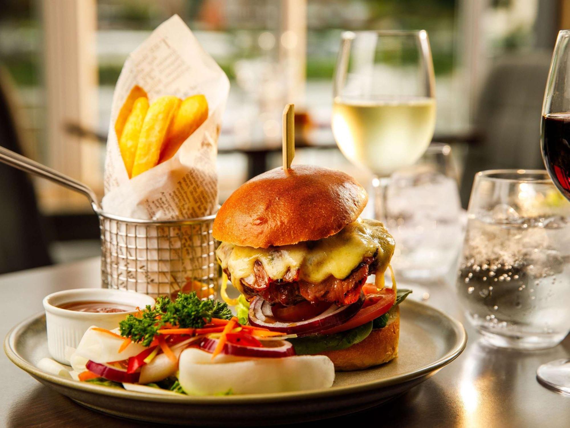 Hotel Sunday London Staines-Upon-Thames Heathrow T5 Exteriér fotografie