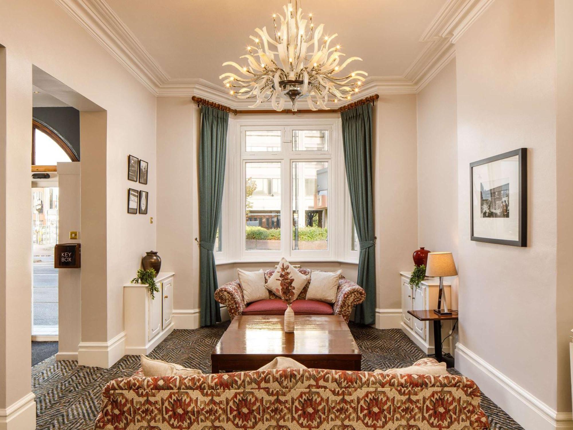 Hotel Sunday London Staines-Upon-Thames Heathrow T5 Exteriér fotografie