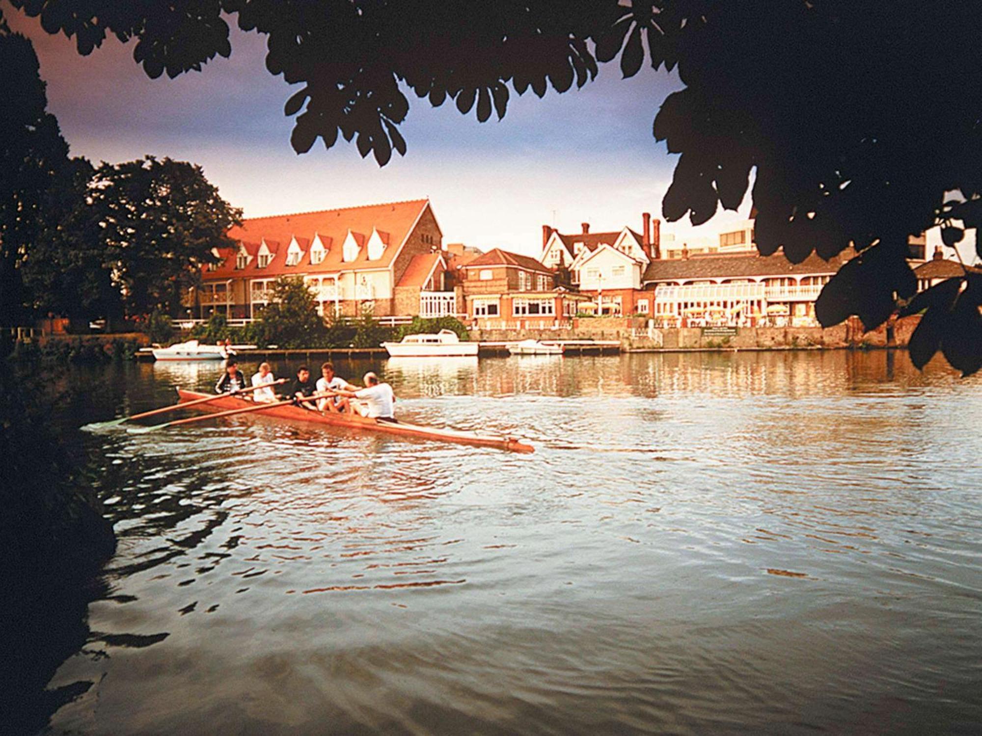 Hotel Sunday London Staines-Upon-Thames Heathrow T5 Exteriér fotografie