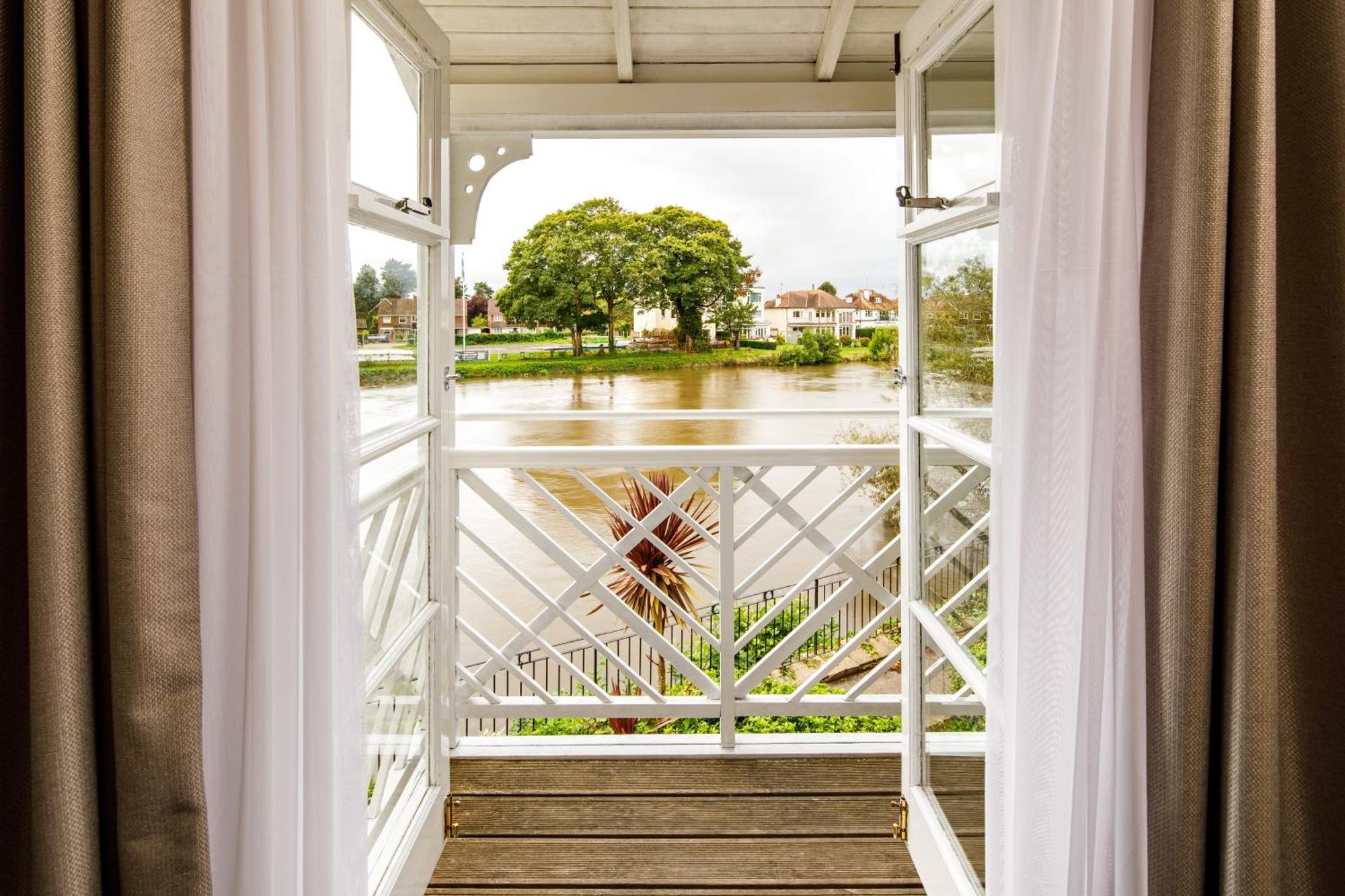 Hotel Sunday London Staines-Upon-Thames Heathrow T5 Exteriér fotografie